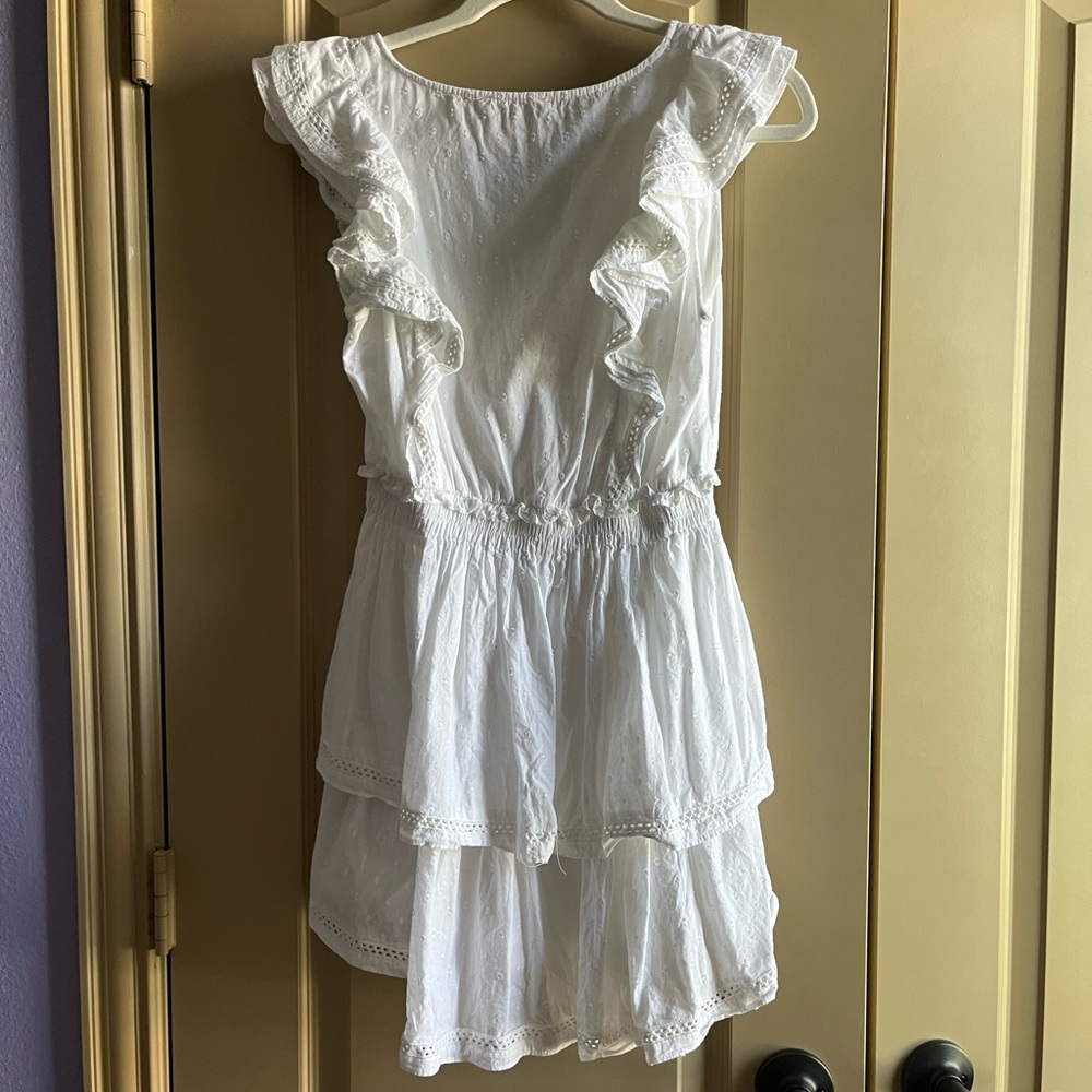Steve Madden Cute white ruffle dress! Size small!